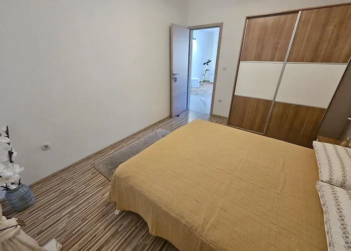 Quiet Bay Apartment!